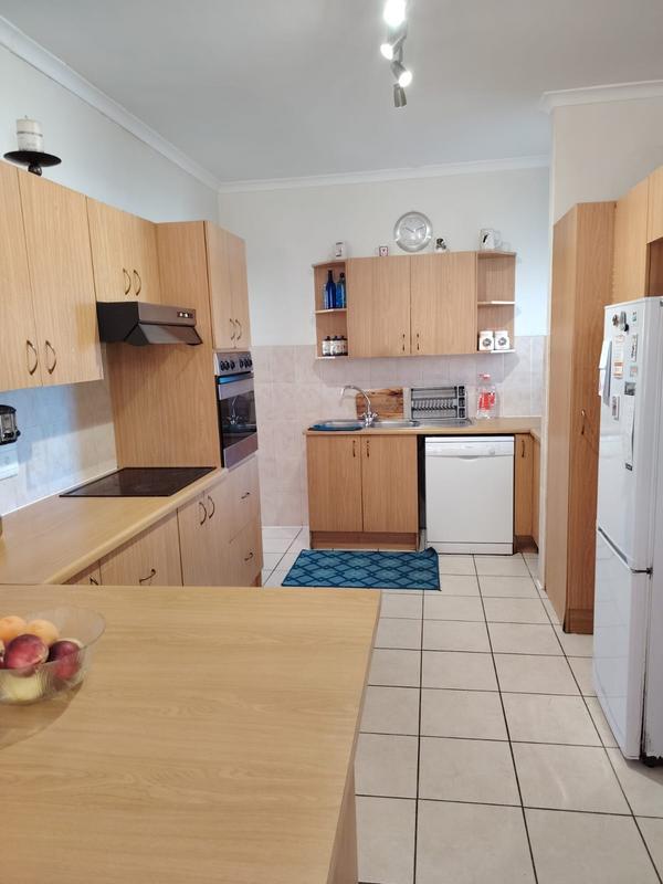 To Let 3 Bedroom Property for Rent in Sandbaai Western Cape